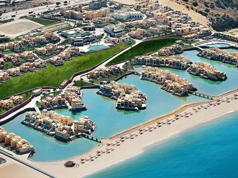 Ras Al-Khaimahiin houkuttelevat komeat hotellit kuten The Cove Rotana.