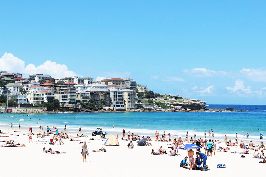 Sydneyn Bondi Beach on Australian kuuluisimpia hiekkarantoja.