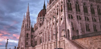 Budapest Unkarin parlamenttitalo