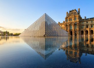 Louvre on Pariisin nähtävyys