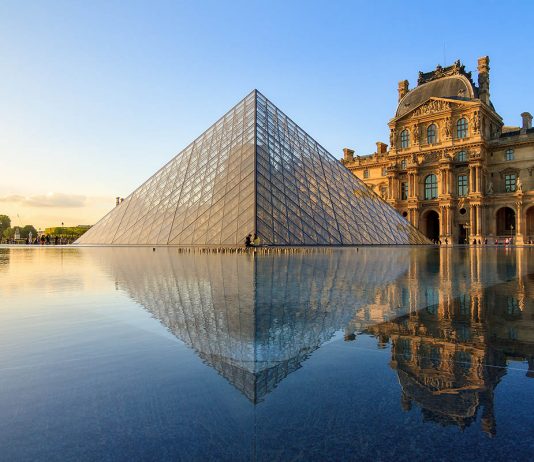 Louvre on Pariisin nähtävyys