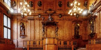 Maailman vanhimmat yliopistot – tee tänne akateeminen aikamatka Teatro Anatomico Bologna
