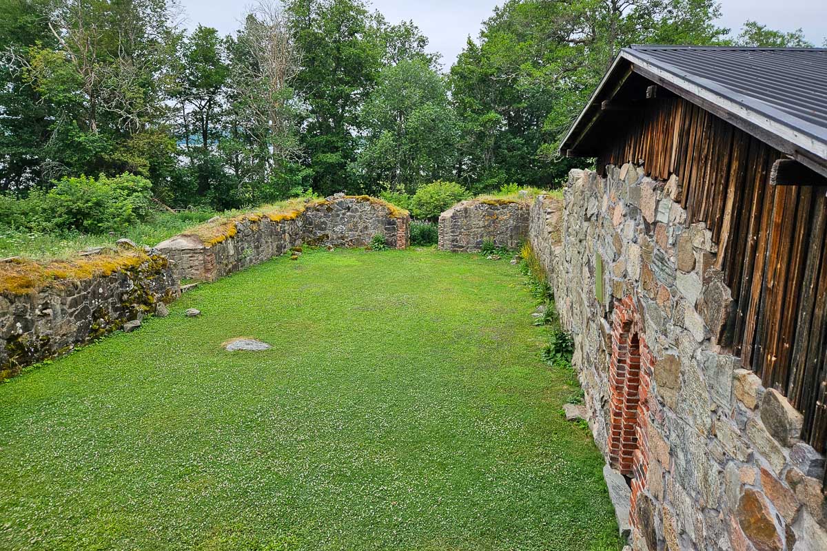 Pyhän Birgitan kirkon rauniot Vihti